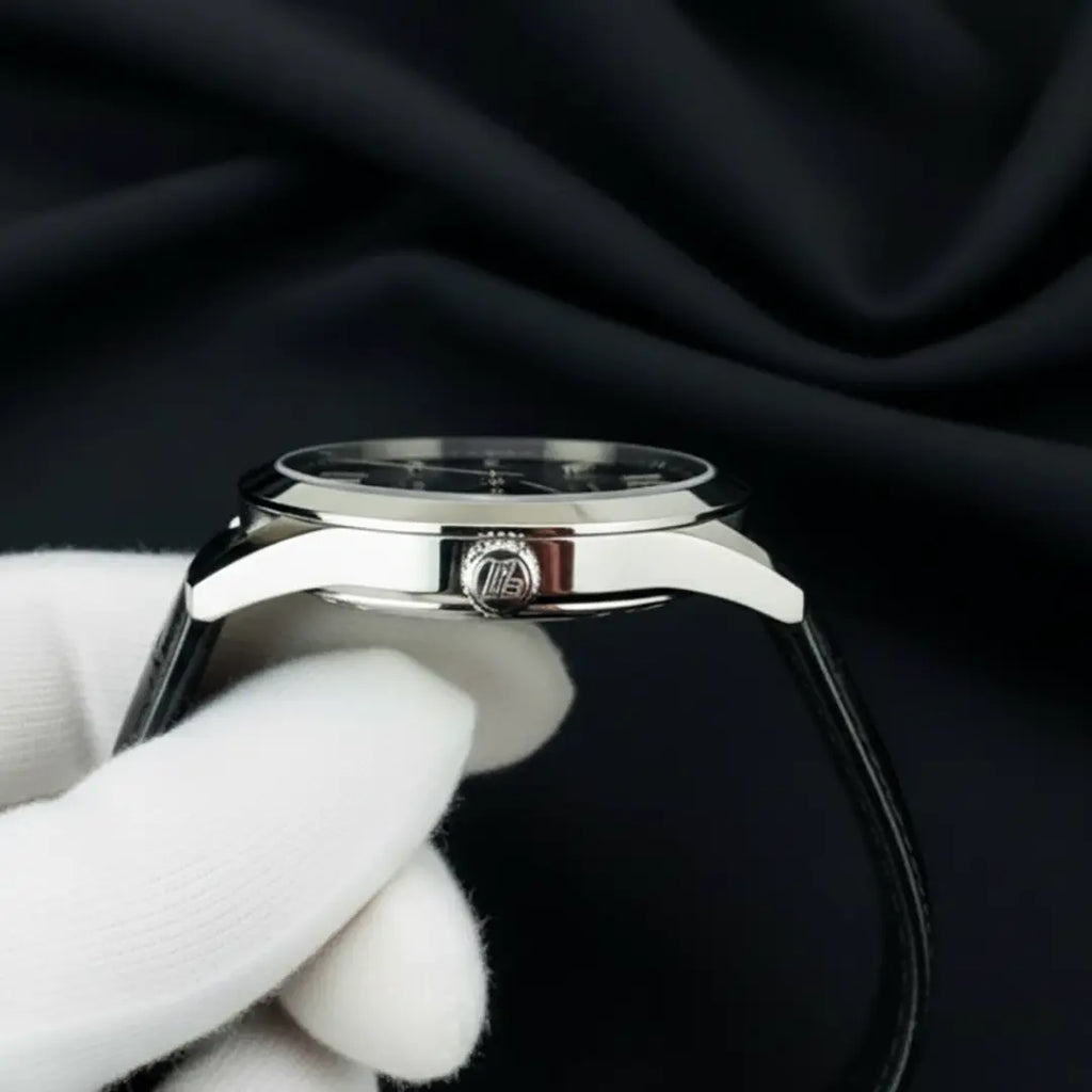 ST001 🔥 Bold & Sleek Gents Watch with Date Function & Master Lock