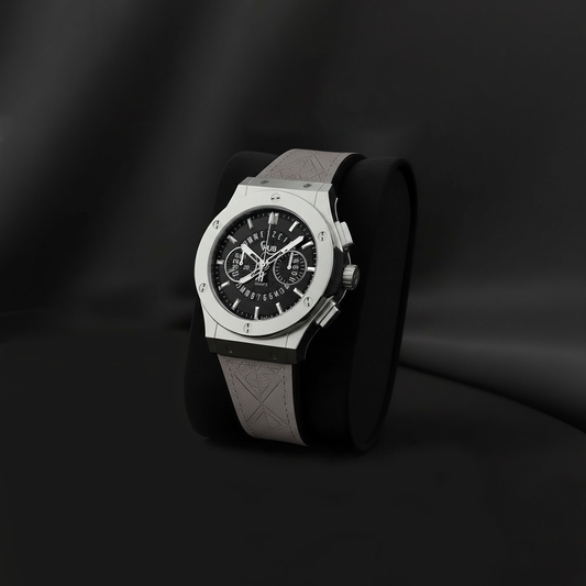 A simple watch that fits your everyday style and makes you feel confident wherever you go.